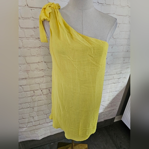 Alice + Olivia Dresses & Skirts - Alice + Olivia Vintage Silk One Shoulder Mini Dress | Bright Yellow | XS | EUC